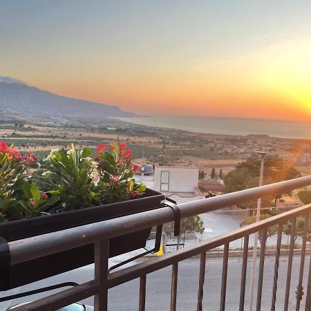 Vista Mozzafiato Villa กุสโตนาชี ภายนอก รูปภาพ