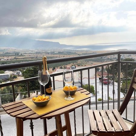 Vista Mozzafiato Villa กุสโตนาชี ภายนอก รูปภาพ