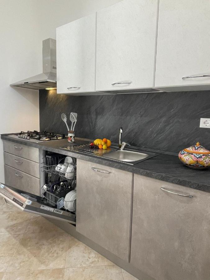 Vista Mozzafiato Villa กุสโตนาชี ภายนอก รูปภาพ