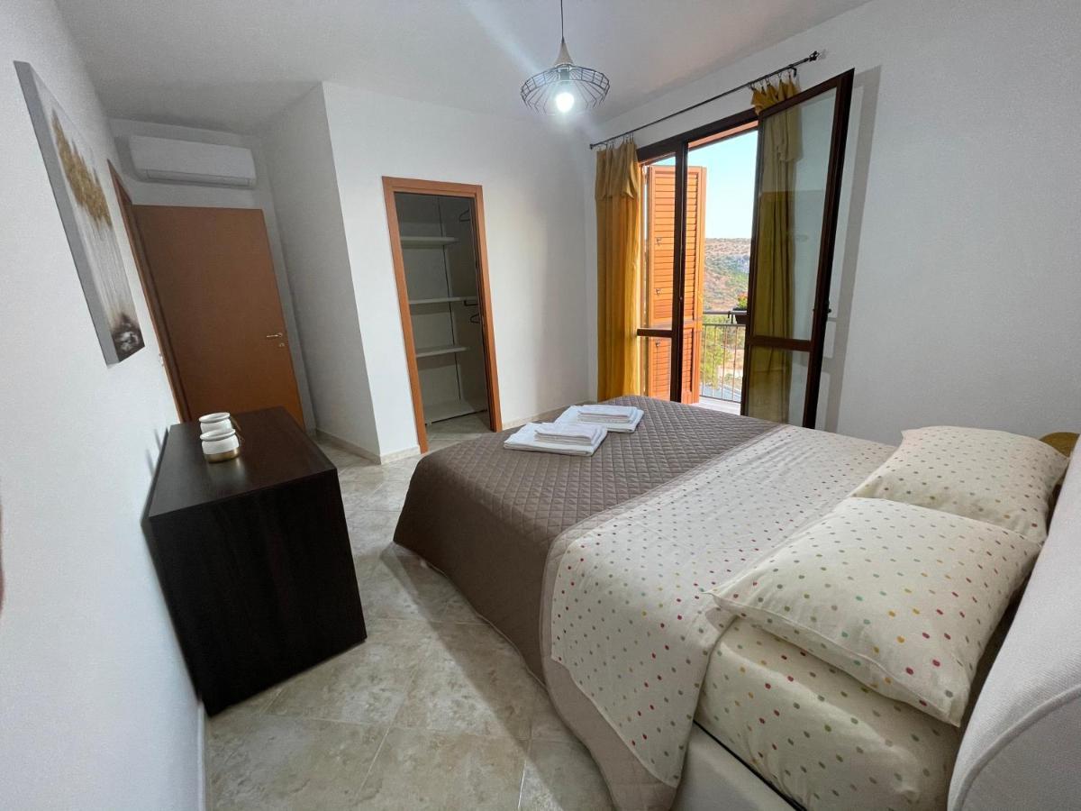 Vista Mozzafiato Villa กุสโตนาชี ภายนอก รูปภาพ