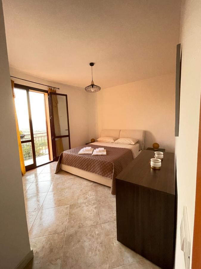 Vista Mozzafiato Villa กุสโตนาชี ภายนอก รูปภาพ