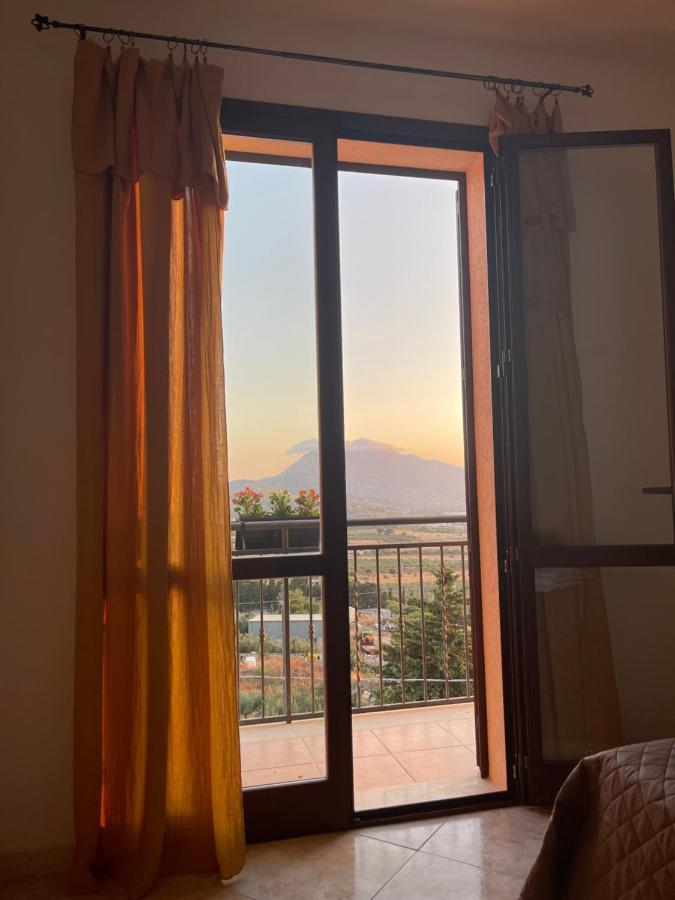 Vista Mozzafiato Villa กุสโตนาชี ภายนอก รูปภาพ
