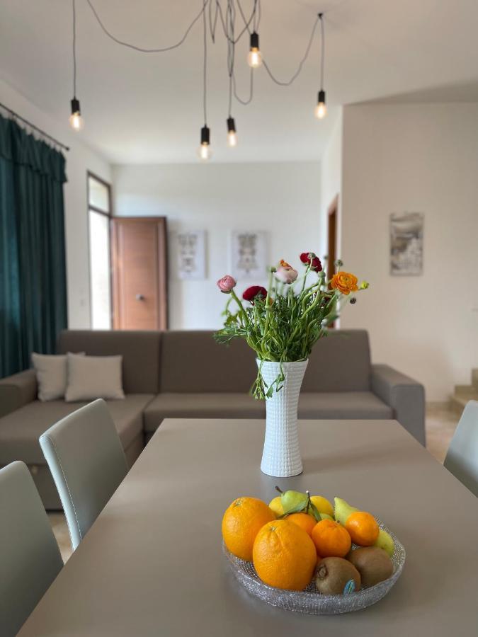 Vista Mozzafiato Villa กุสโตนาชี ภายนอก รูปภาพ