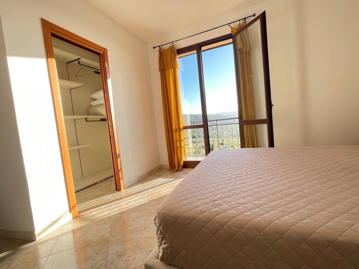 Vista Mozzafiato Villa กุสโตนาชี ภายนอก รูปภาพ