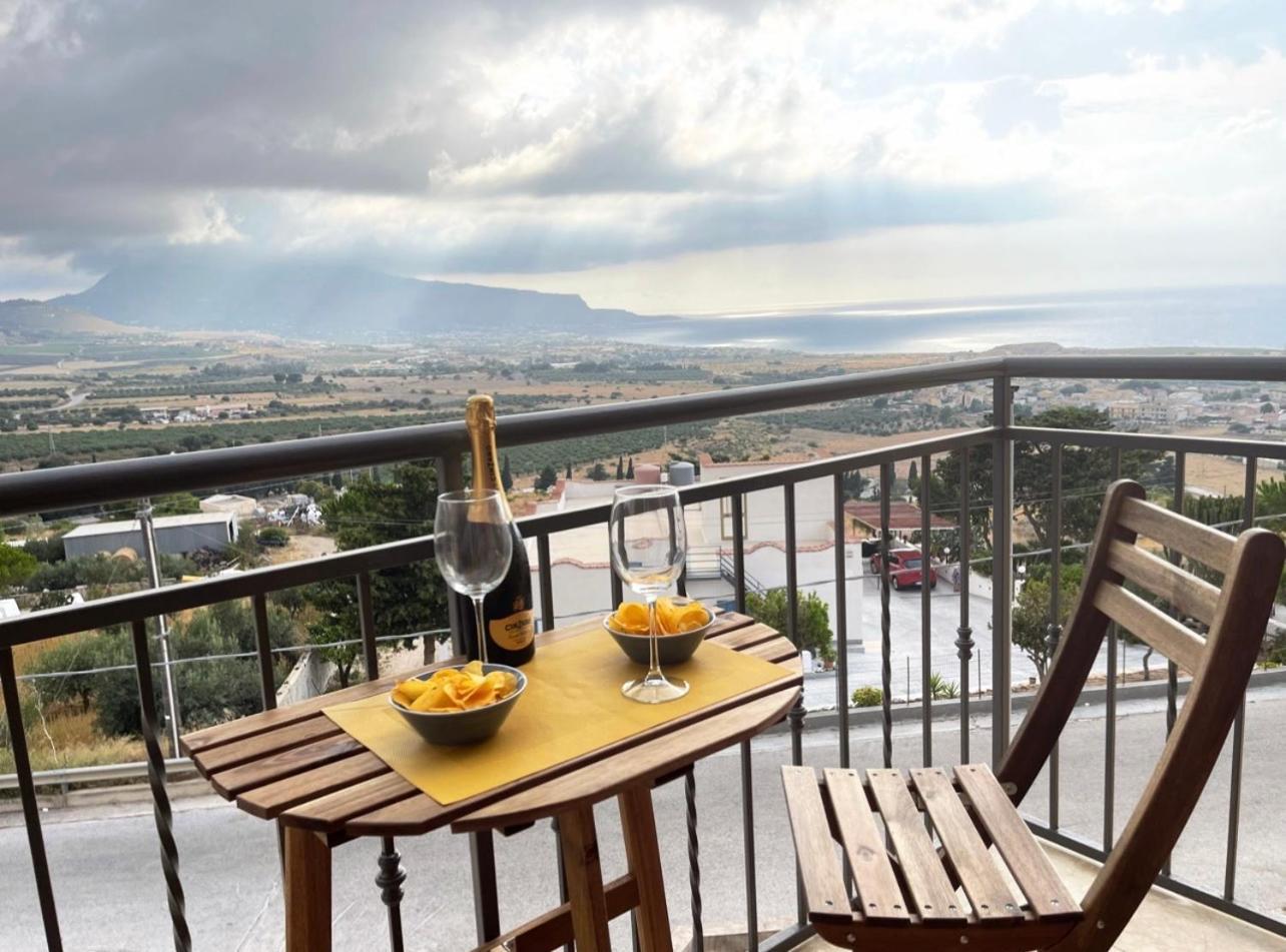 Vista Mozzafiato Villa กุสโตนาชี ภายนอก รูปภาพ
